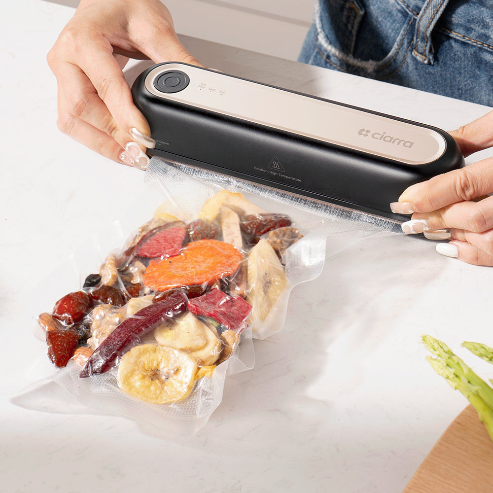 Gadgets เครื่องซีลสูญญากาศแบบพกพาไร้สาย ขนาดกะทัดรัดแต่ทรงพลัง พร้อมโหมดดูดอากาศและซีล โหมดซีล และโหมดดูดอากาศภายนอก มาพร้อมถุงซีลสูญญากาศ 5 ชิ้น