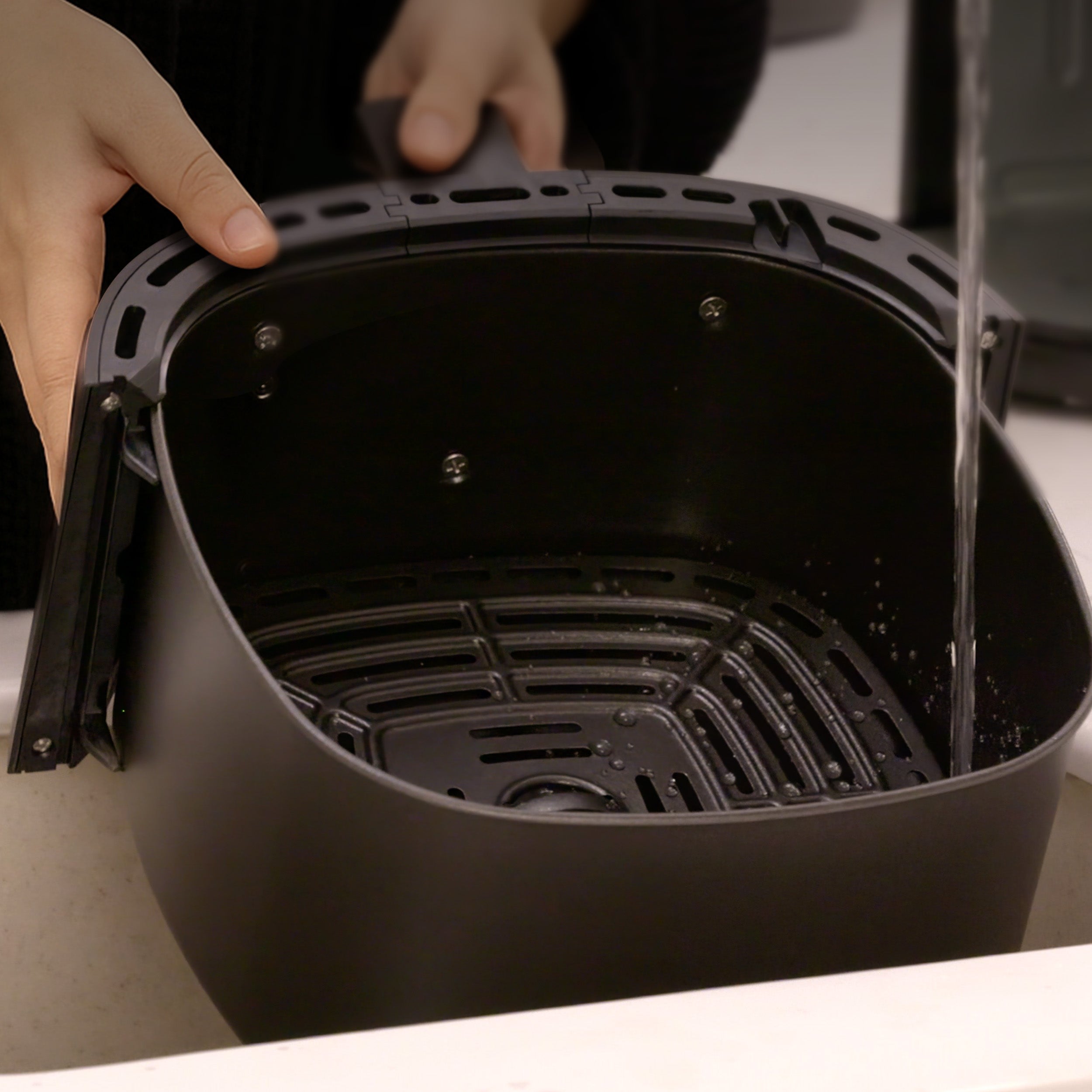 Gadgets Friteuse à air 8 en 1 non toxique, friteuse à air de 5,3 Qt avec panier antiadhésif et compatible lave-vaisselle, cuisson faible en gras, pour des aliments frits sains et croustillants