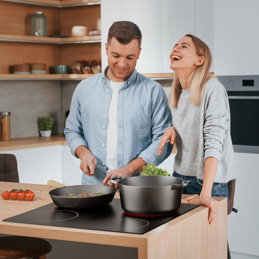 Gadgets FamilyCook Set: 60cm Black 4-Zone Built-In Ceramic Hob & Cookware Set (4‑Piece), 6000W Electric Cooktop – Touch Control, 9 Power Levels, 99-Minute Timer, Auto Shut-Off, Child Lock, Nonstick Non-Toxic Cookware, Safe & Easy to Clean