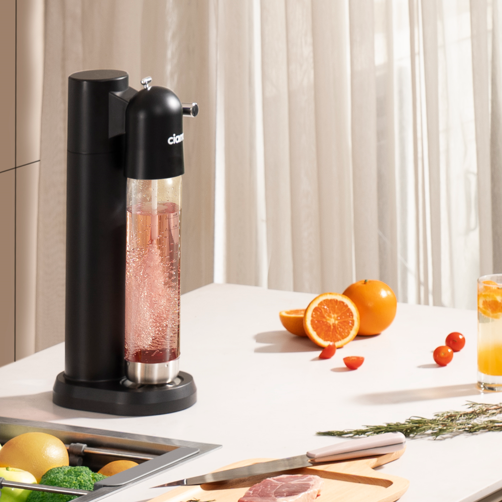 Gadgets เครื่องทำโซดา แบบพกพา เครื่องทำน้ำแร่และน้ำอัดลม มาพร้อมขวด PET ขนาด 1 ลิตร ปลอดสาร BPA แบบใช้ซ้ำได้ 2 ขวด